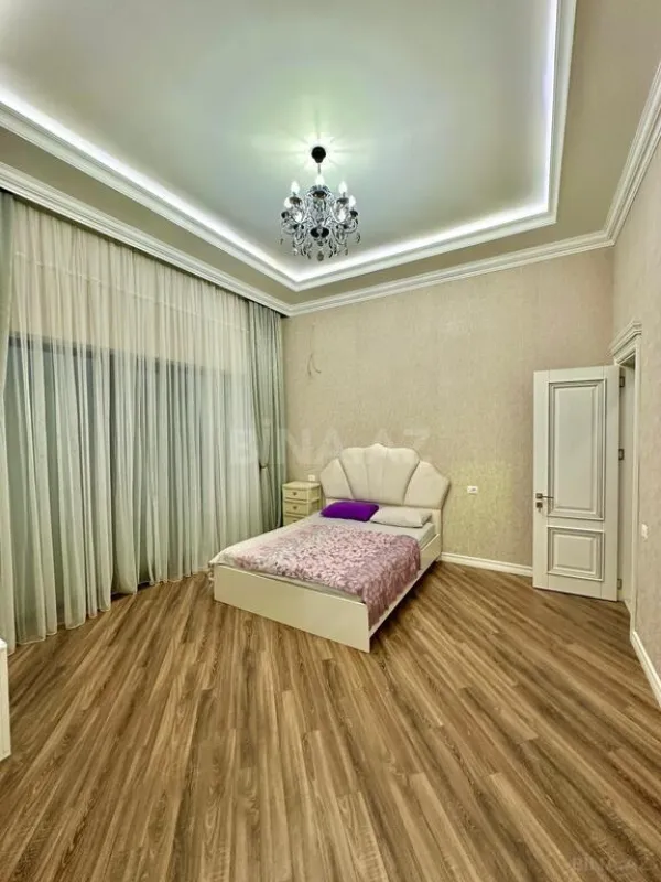 Satılır 5 otaqlı həyət evi 300 m²