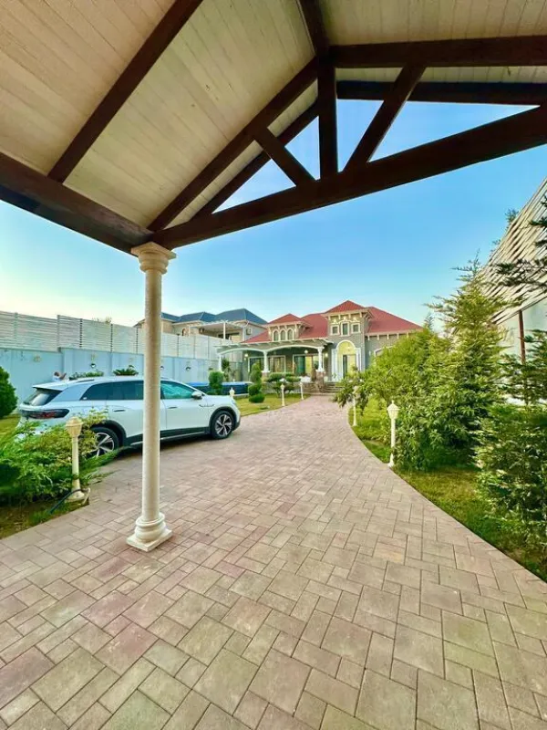 Satılır 5 otaqlı həyət evi 300 m²
