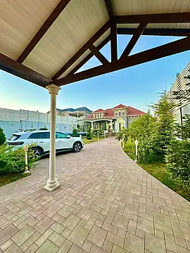 Satılır 5 otaqlı həyət evi 300 m²