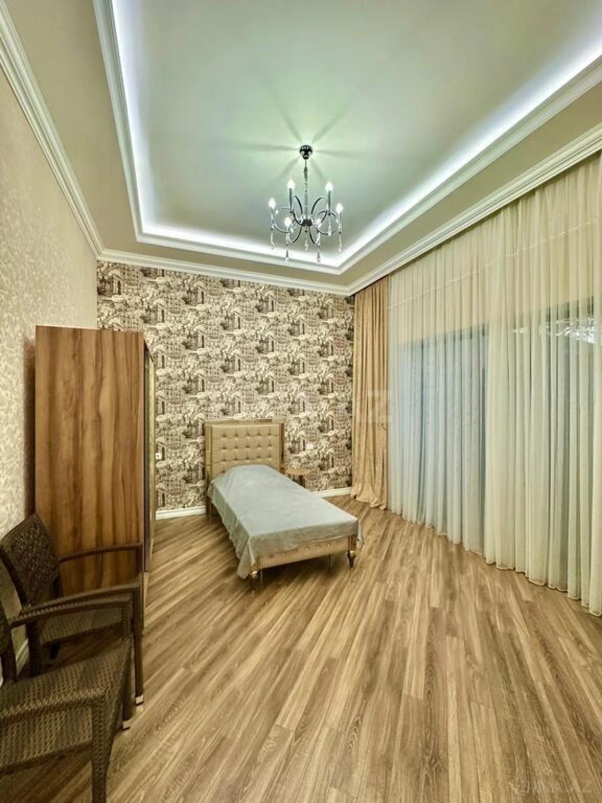 Satılır 5 otaqlı həyət evi 300 m²