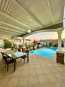 Satılır 5 otaqlı həyət evi 300 m²