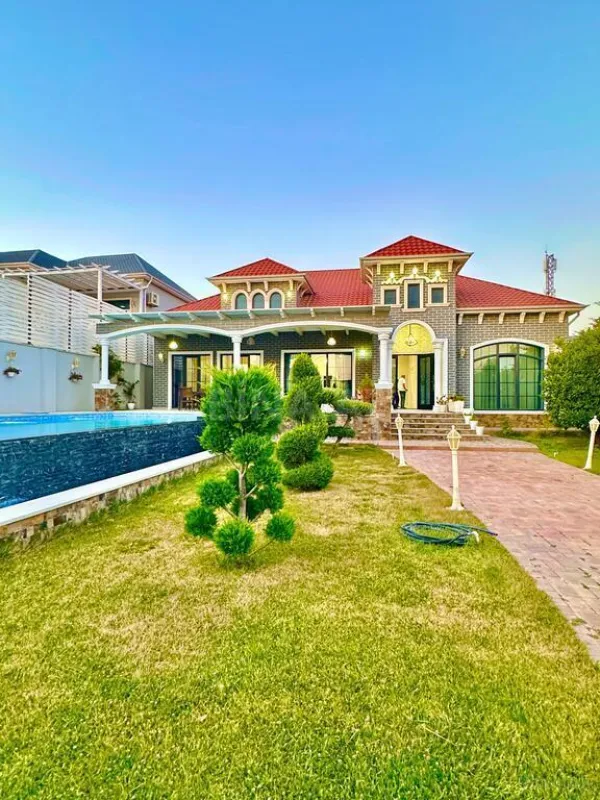 Satılır 5 otaqlı həyət evi 300 m²
