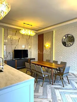 Satılır 9 otaqlı həyət evi 450 m²