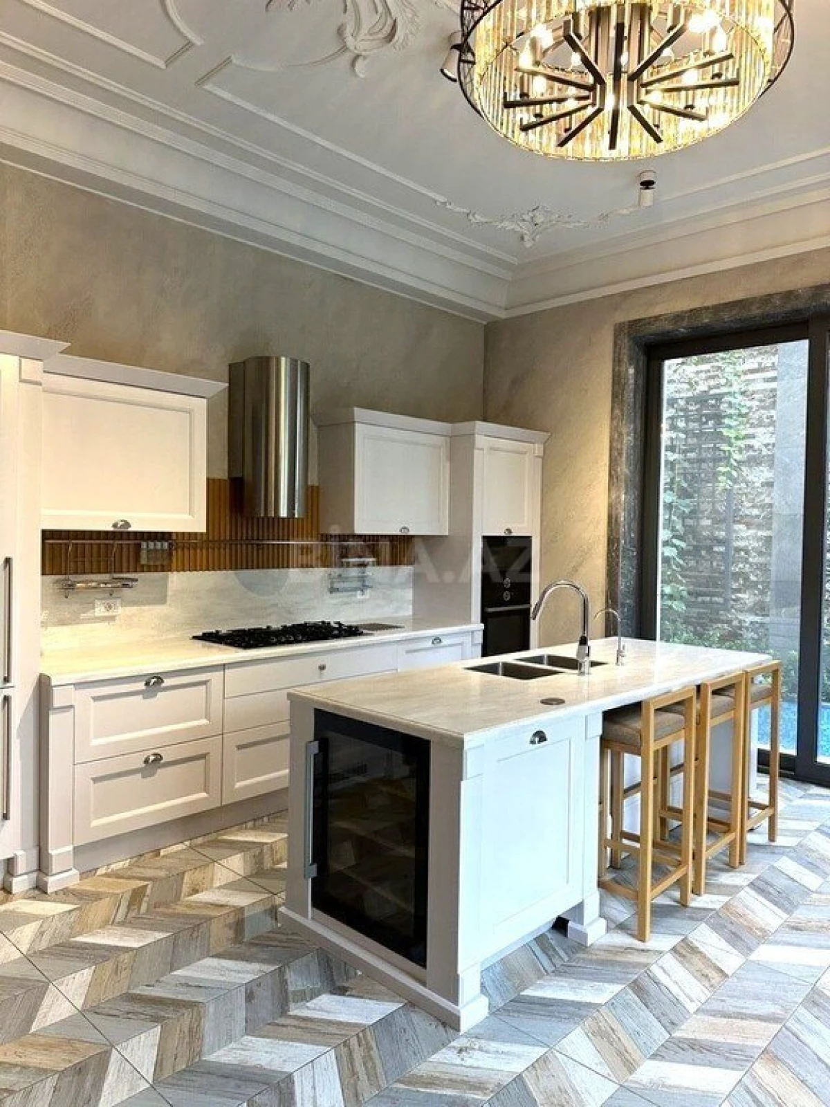 Satılır 9 otaqlı həyət evi 450 m²