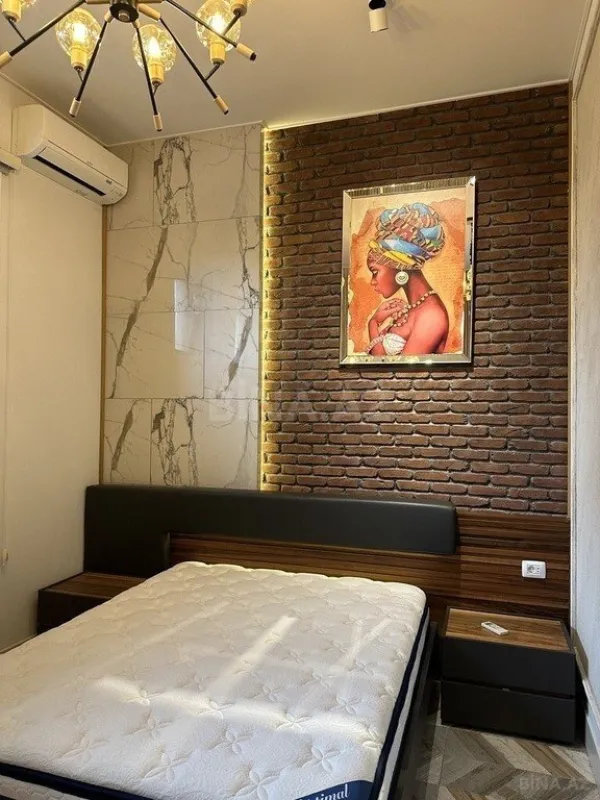 Satılır 9 otaqlı həyət evi 450 m²