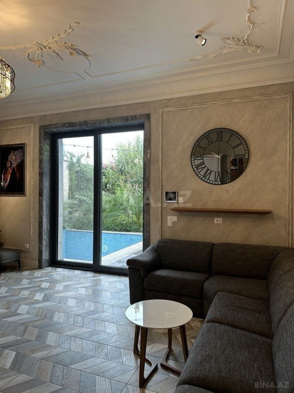Satılır 9 otaqlı həyət evi 450 m²
