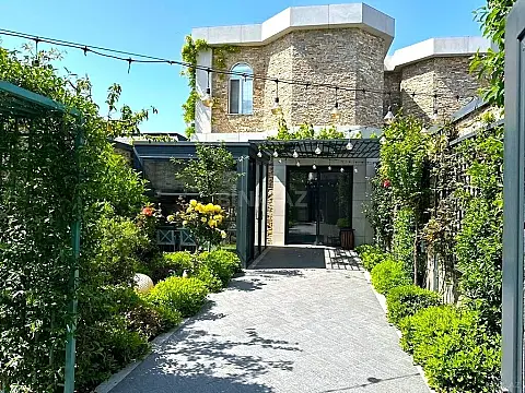 Satılır 9 otaqlı həyət evi 450 m² — Bakı 9 otaq 450.00 m²