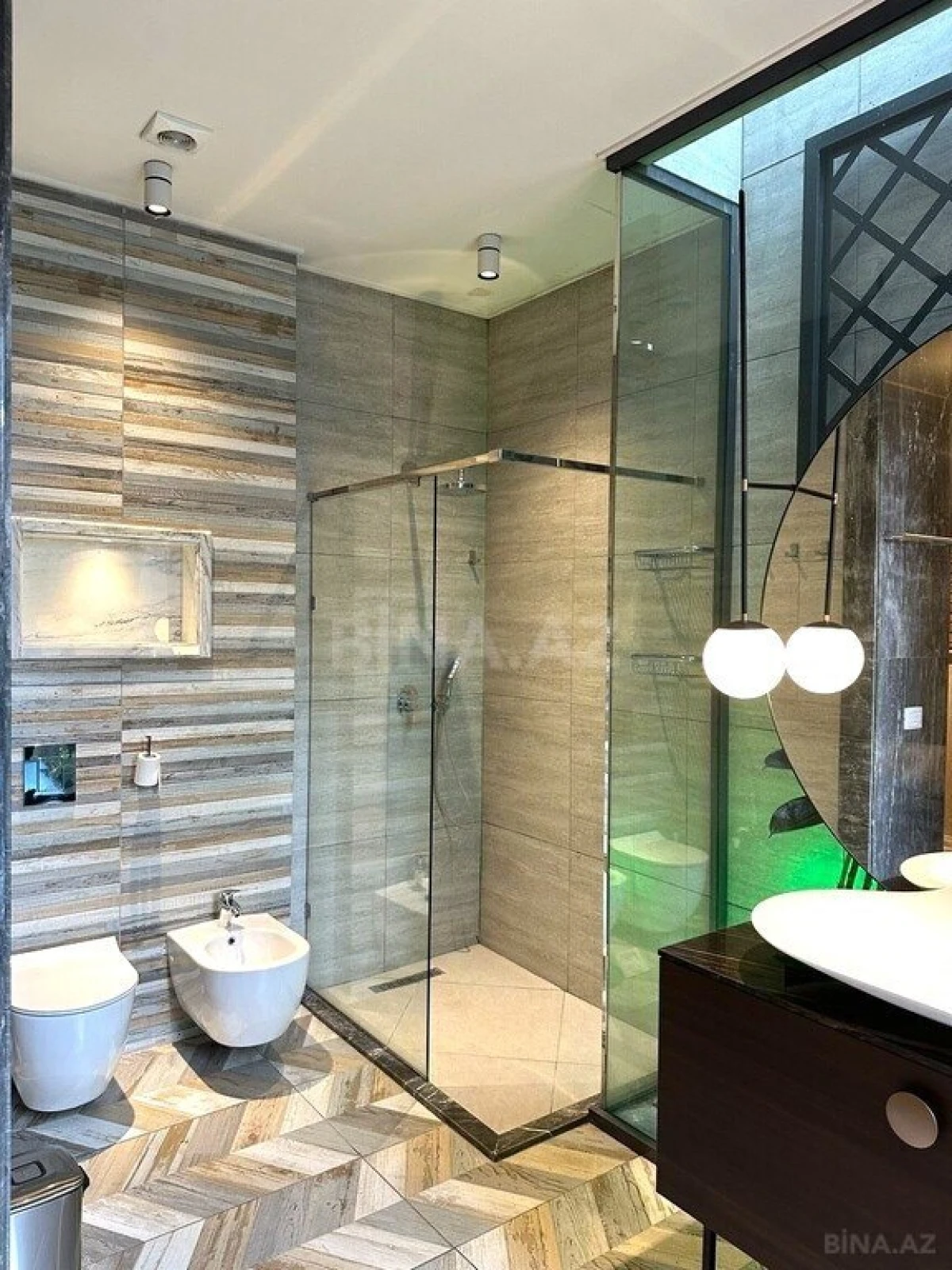 Satılır 9 otaqlı həyət evi 450 m²