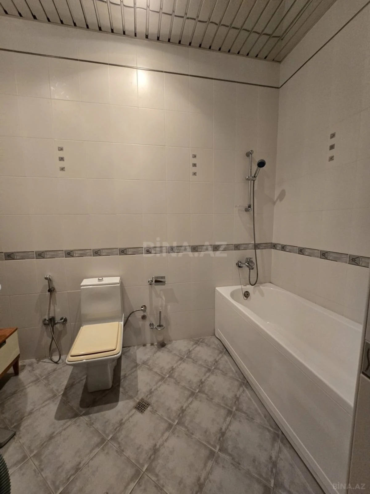 Satılır 8 otaqlı həyət evi 700 m²