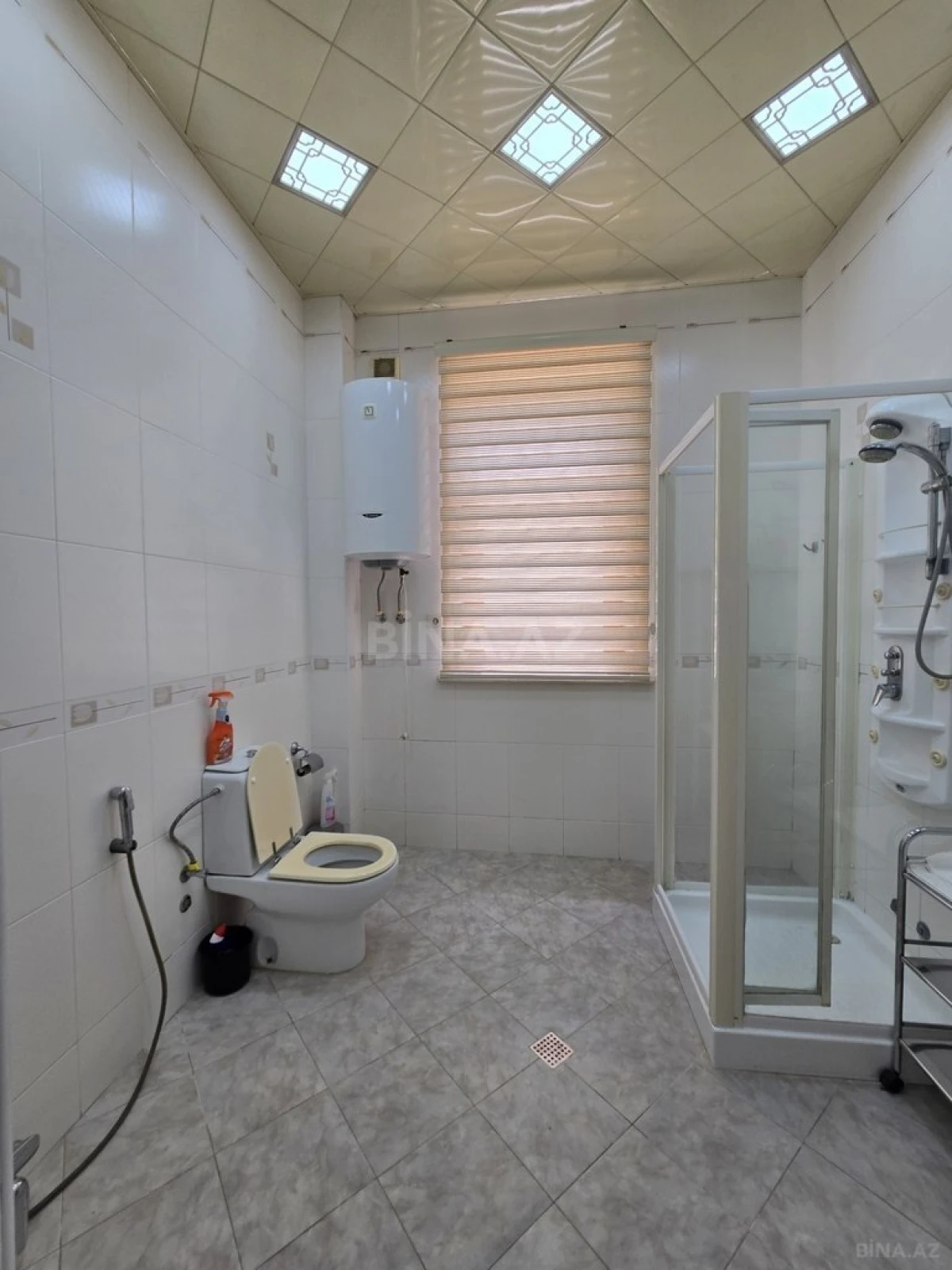 Satılır 8 otaqlı həyət evi 700 m²