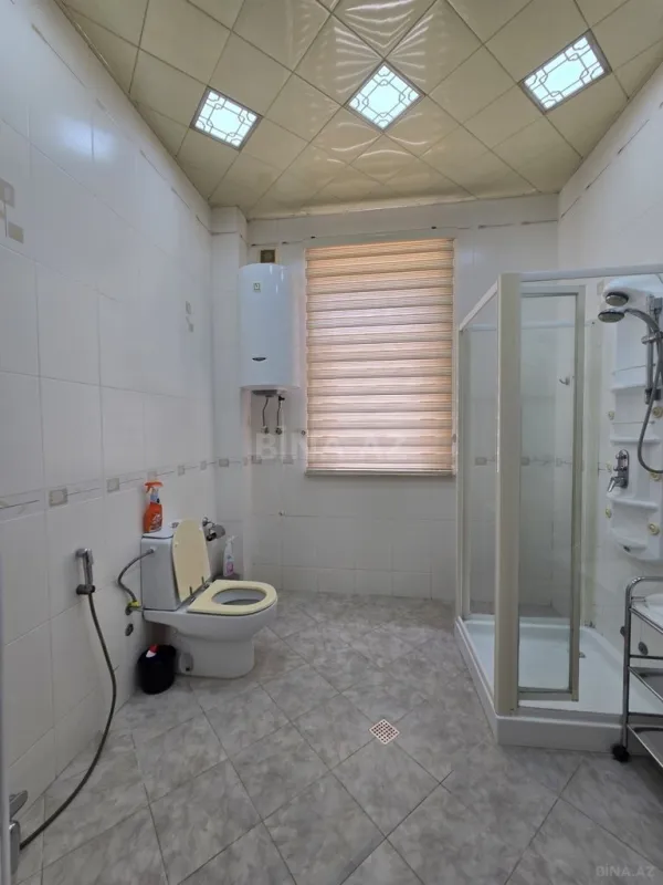 Satılır 8 otaqlı həyət evi 700 m²