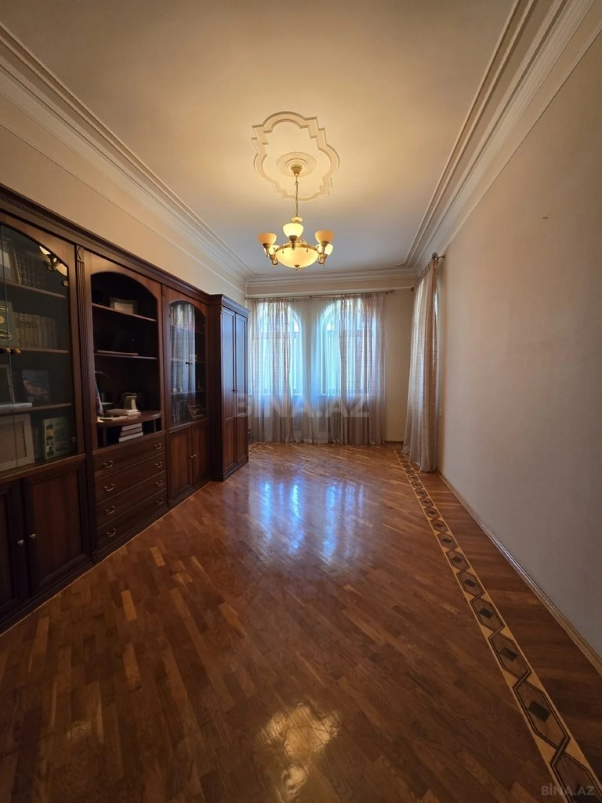 Satılır 8 otaqlı həyət evi 700 m²