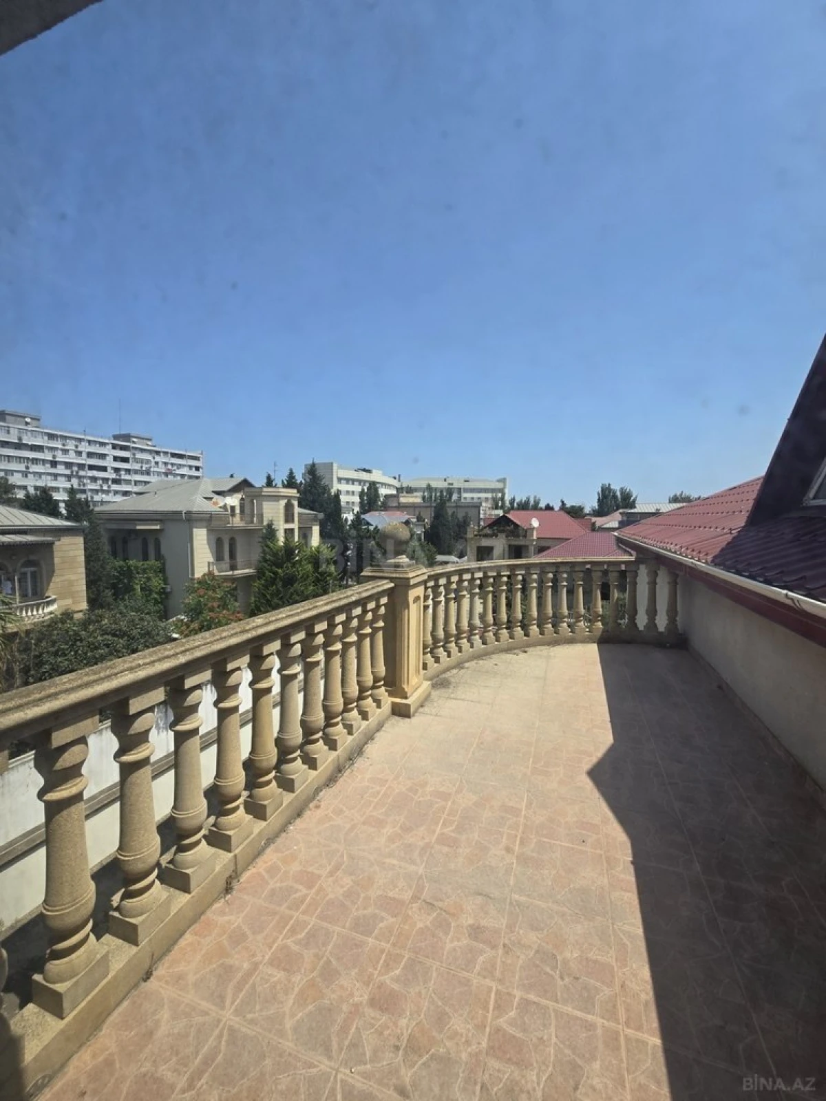 Satılır 8 otaqlı həyət evi 700 m²