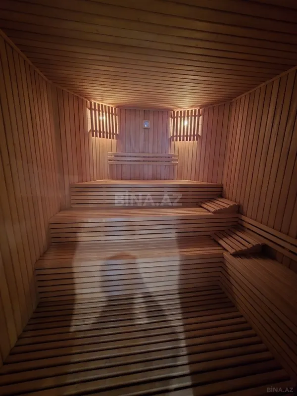 Satılır 8 otaqlı həyət evi 700 m²