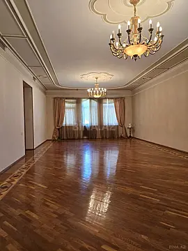 Satılır 8 otaqlı həyət evi 700 m²