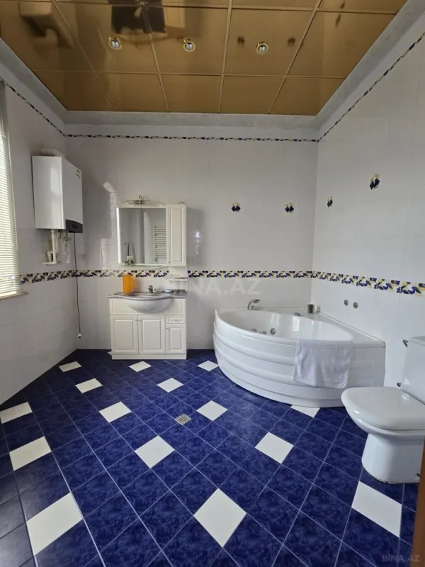 Satılır 8 otaqlı həyət evi 700 m²