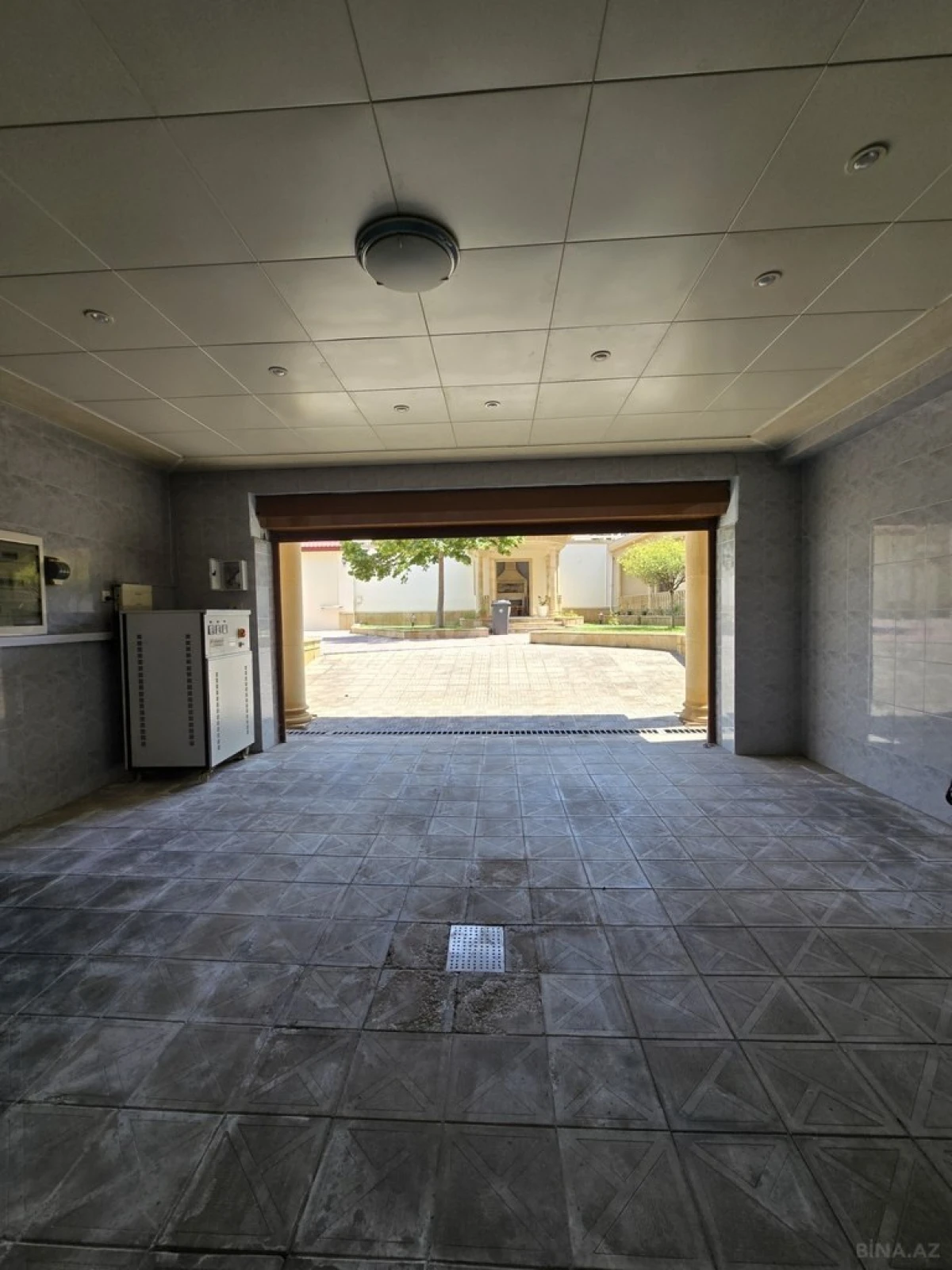 Satılır 8 otaqlı həyət evi 700 m²