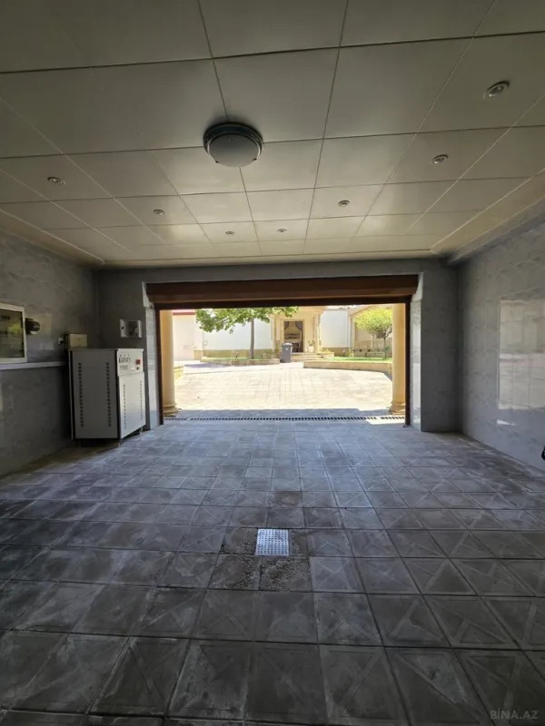 Satılır 8 otaqlı həyət evi 700 m²