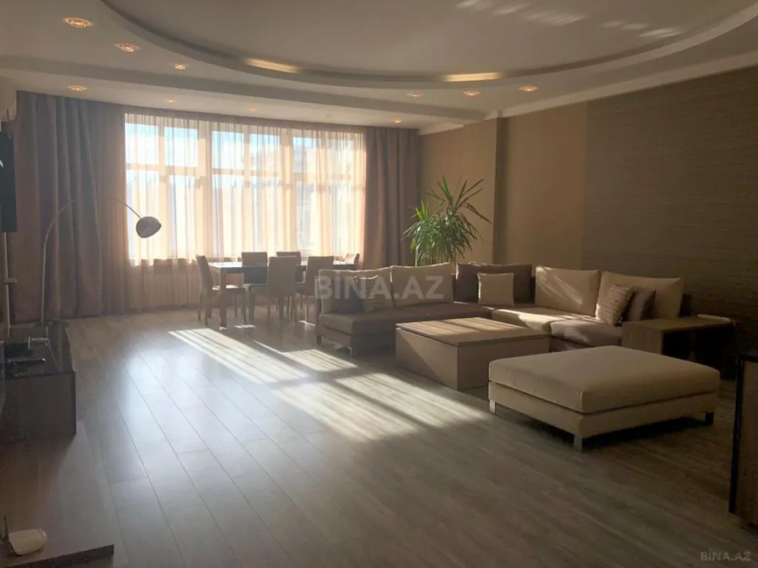 Kirayə verilir 4 otaqlı mənzil 200 m²