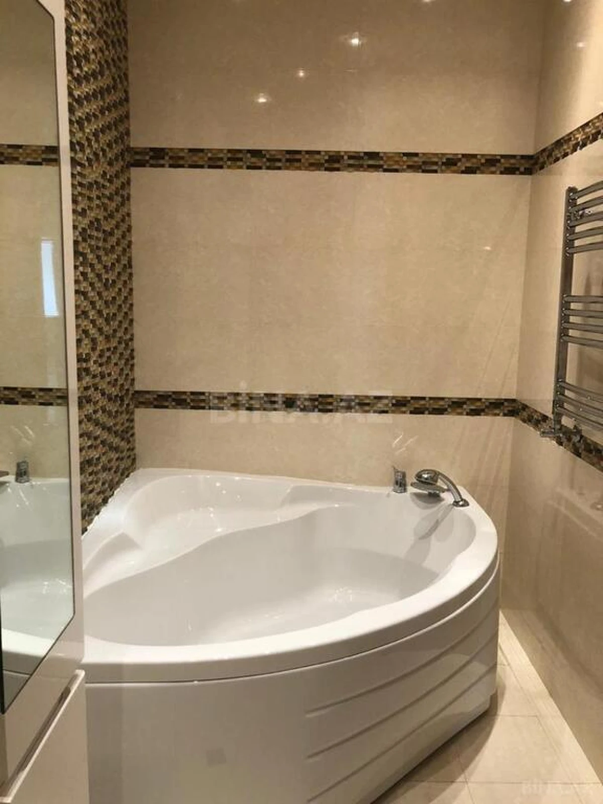 Kirayə verilir 4 otaqlı mənzil 200 m²