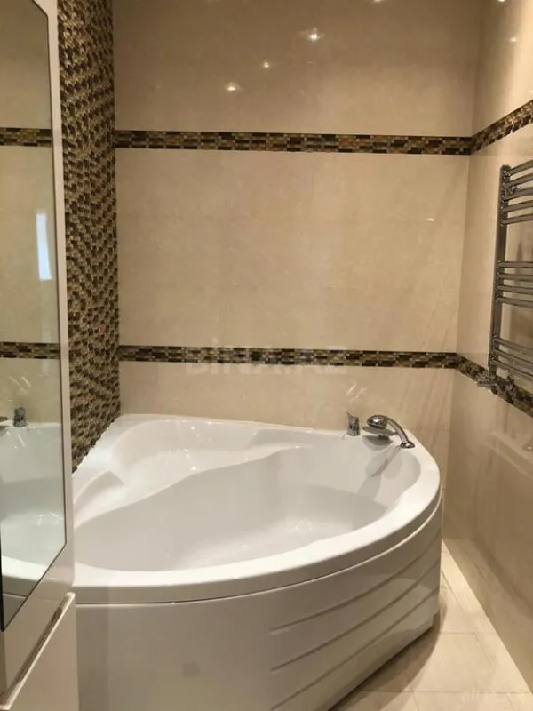 Kirayə verilir 4 otaqlı mənzil 200 m²