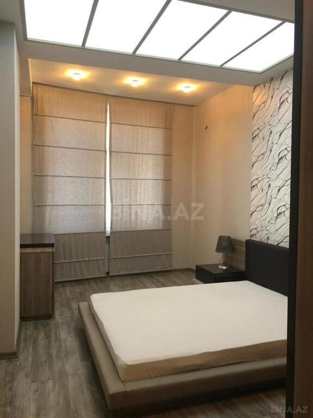 Kirayə verilir 4 otaqlı mənzil 200 m²