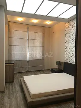 Kirayə verilir 4 otaqlı mənzil 200 m²