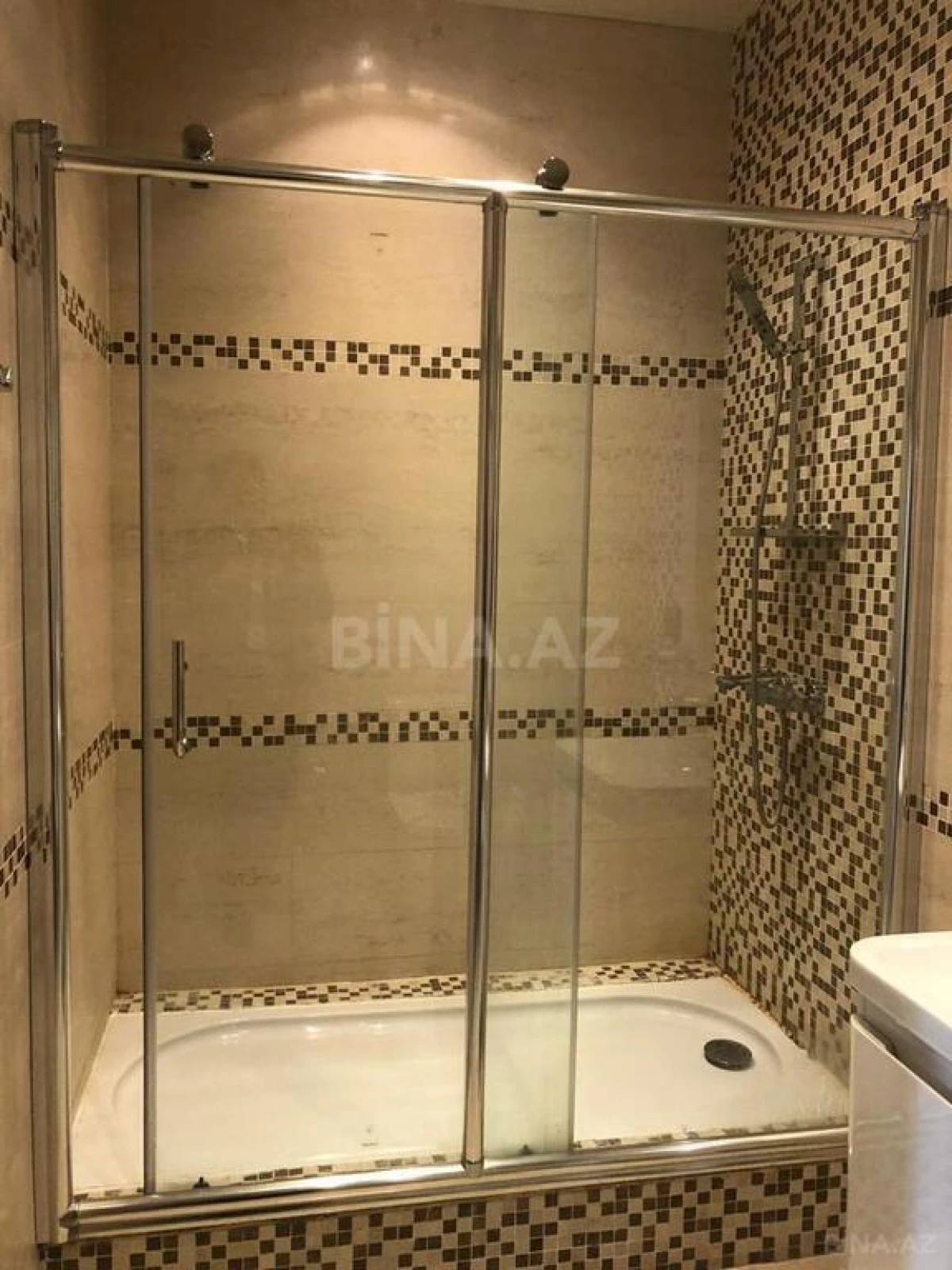 Kirayə verilir 4 otaqlı mənzil 200 m²