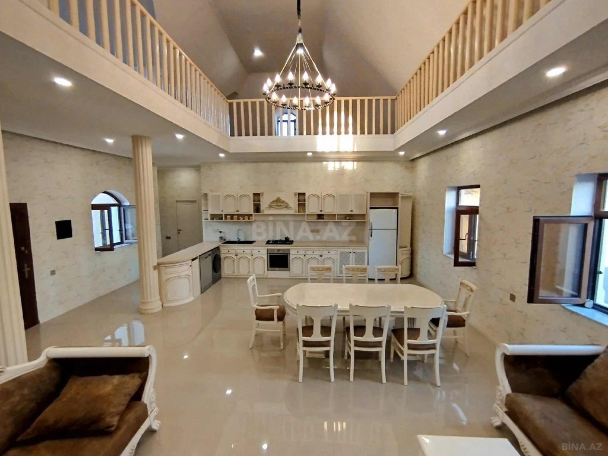 Satılır 7 otaqlı həyət evi 272 m²