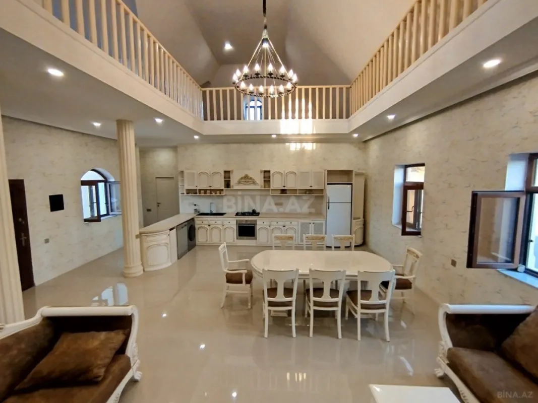 Satılır 7 otaqlı həyət evi 272 m²