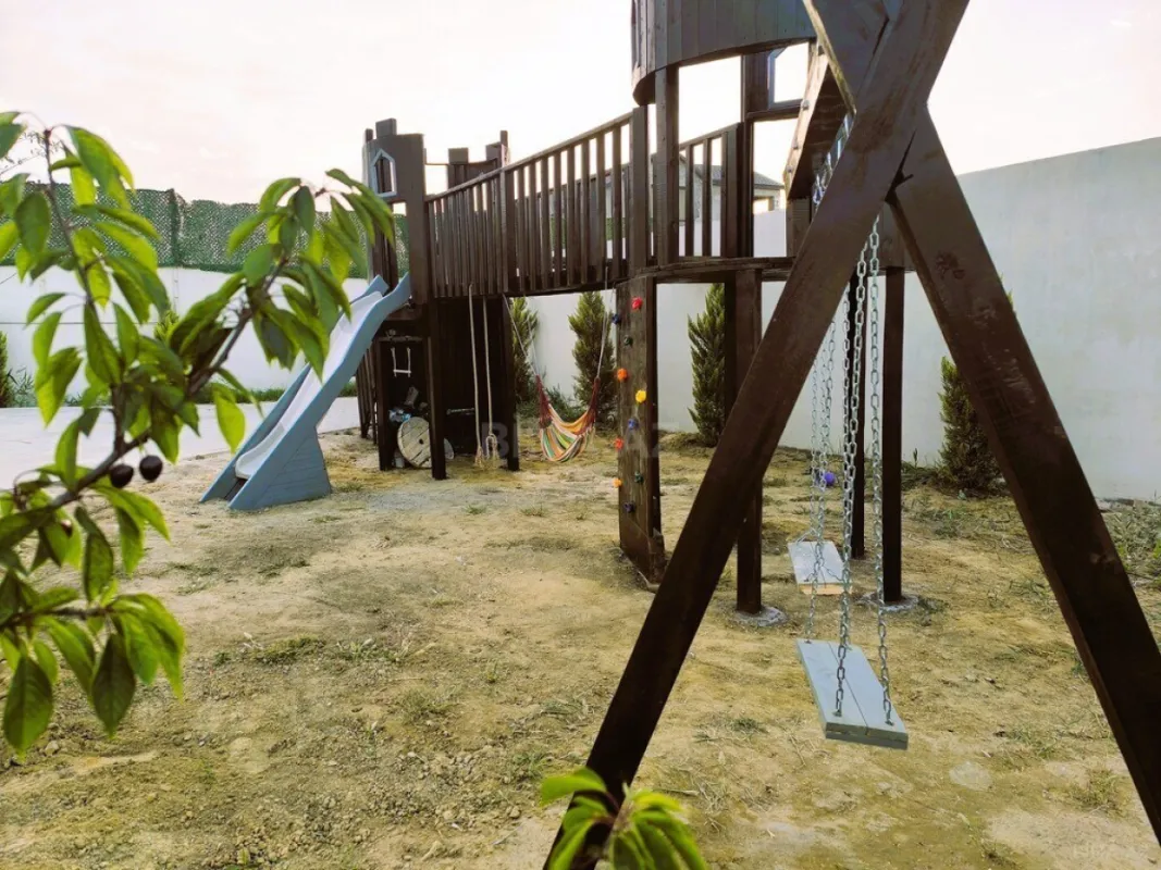 Satılır 7 otaqlı həyət evi 272 m²