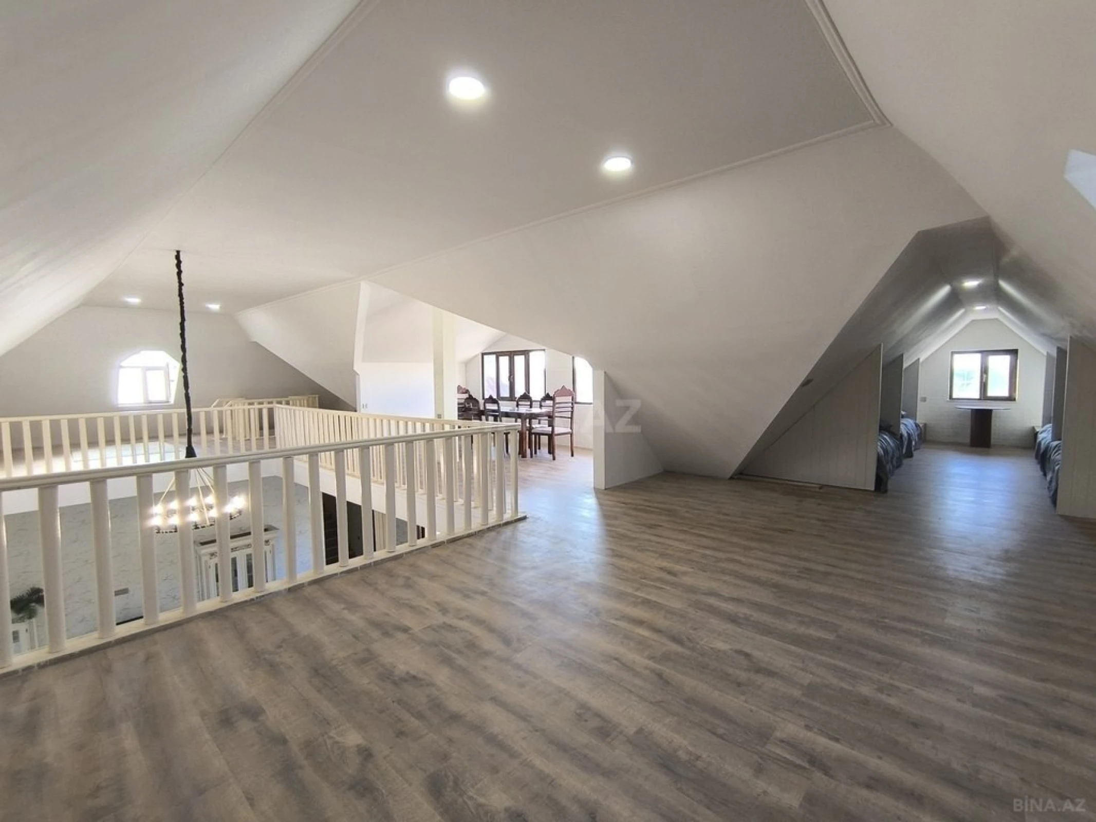 Satılır 7 otaqlı həyət evi 272 m²