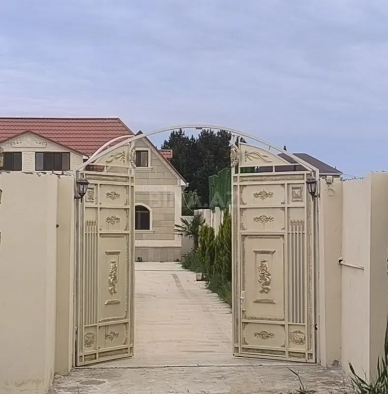 Satılır 7 otaqlı həyət evi 272 m²