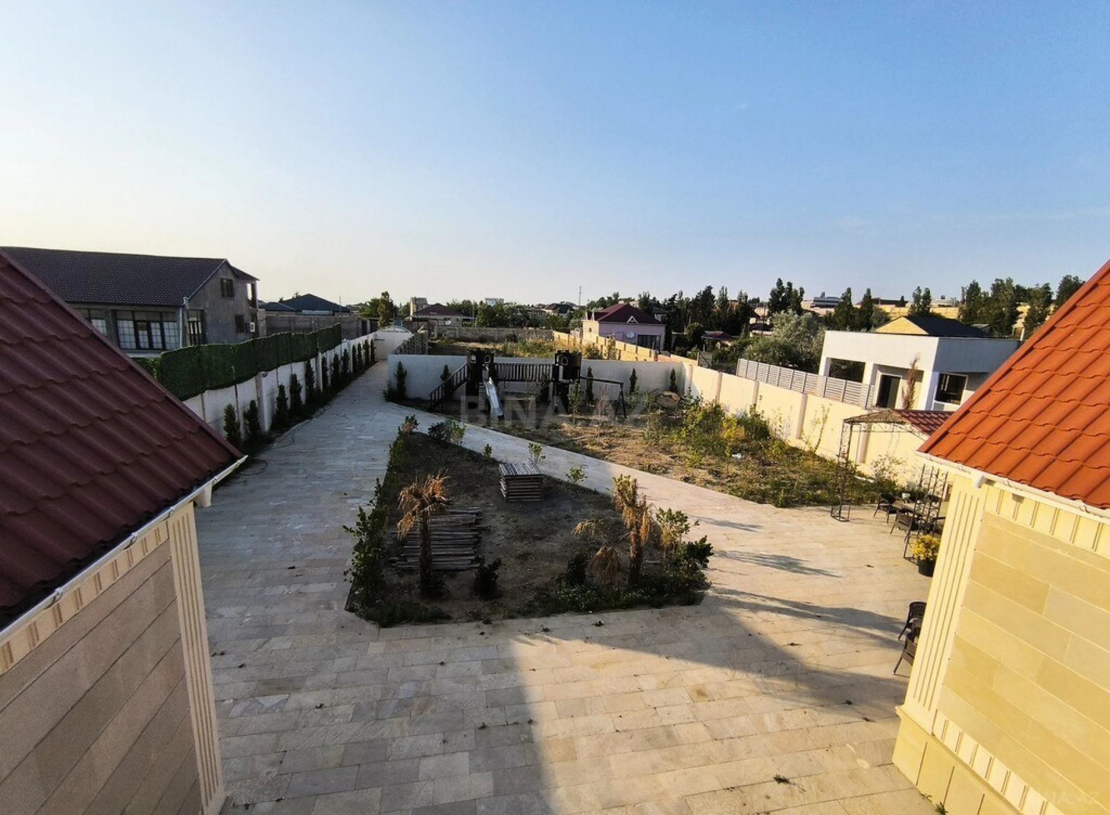 Satılır 7 otaqlı həyət evi 272 m²