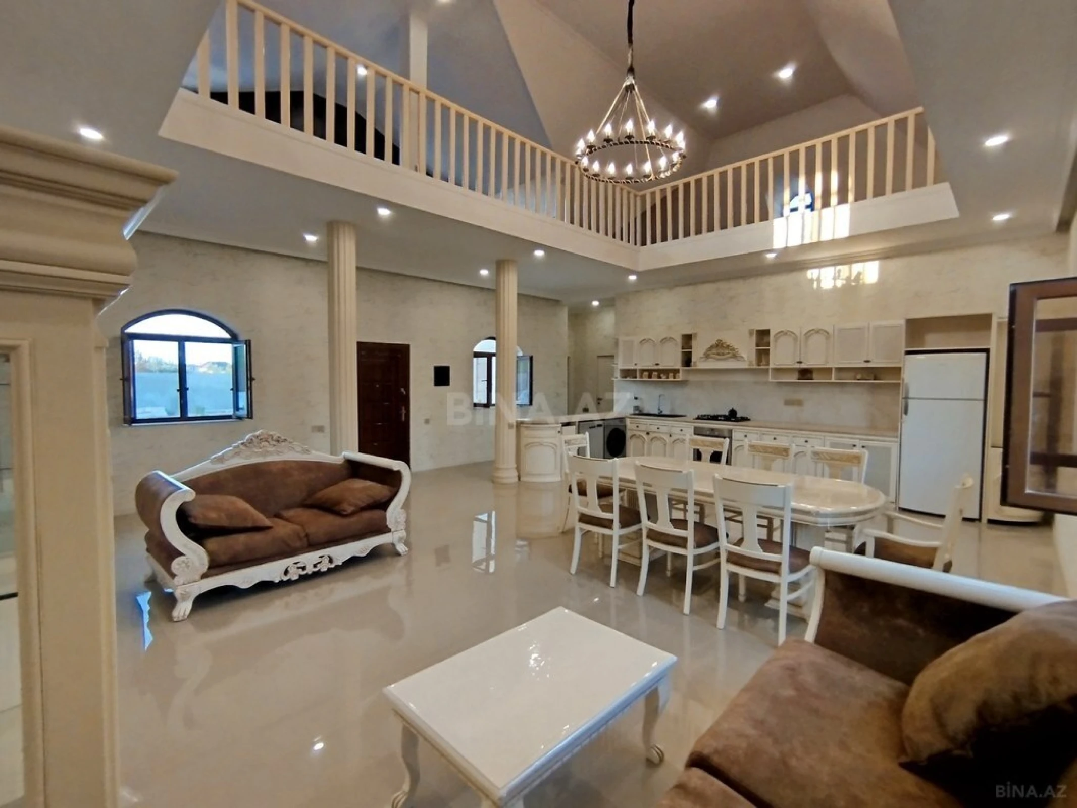 Satılır 7 otaqlı həyət evi 272 m²