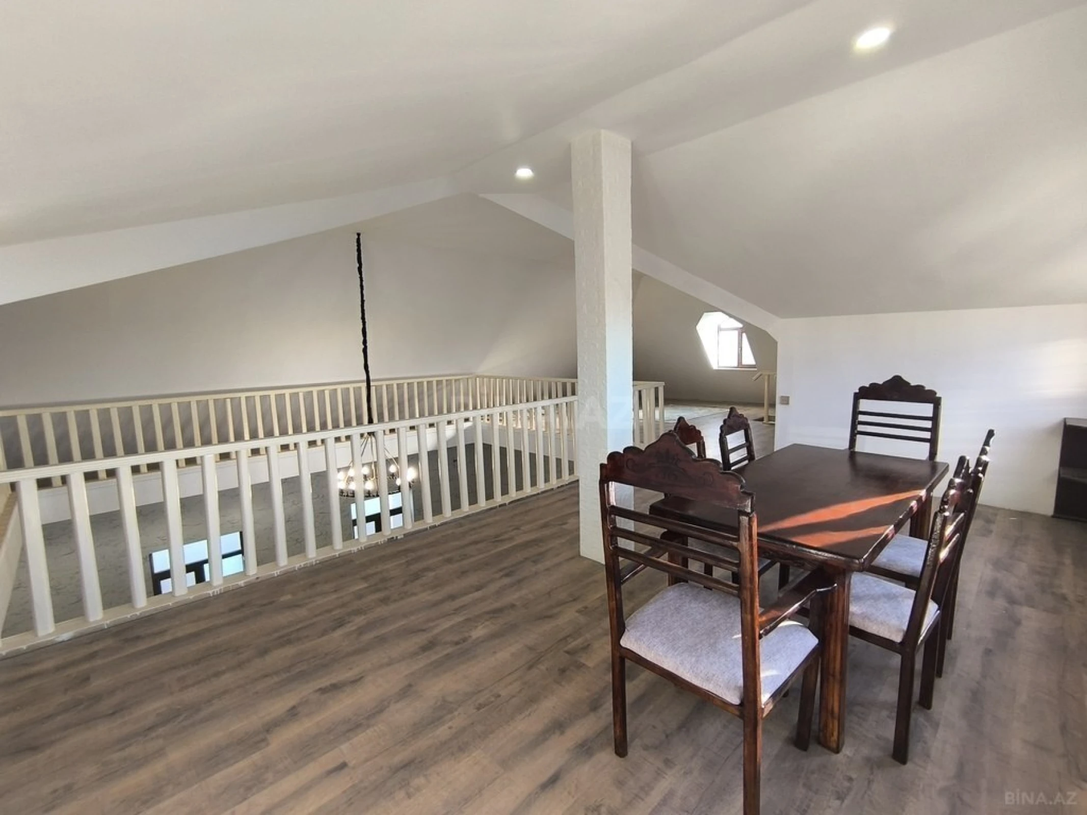 Satılır 7 otaqlı həyət evi 272 m²