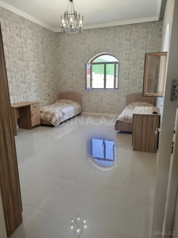 Satılır 7 otaqlı həyət evi 272 m²