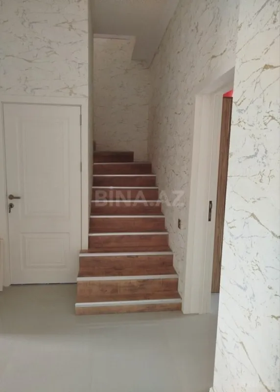 Satılır 7 otaqlı həyət evi 272 m²