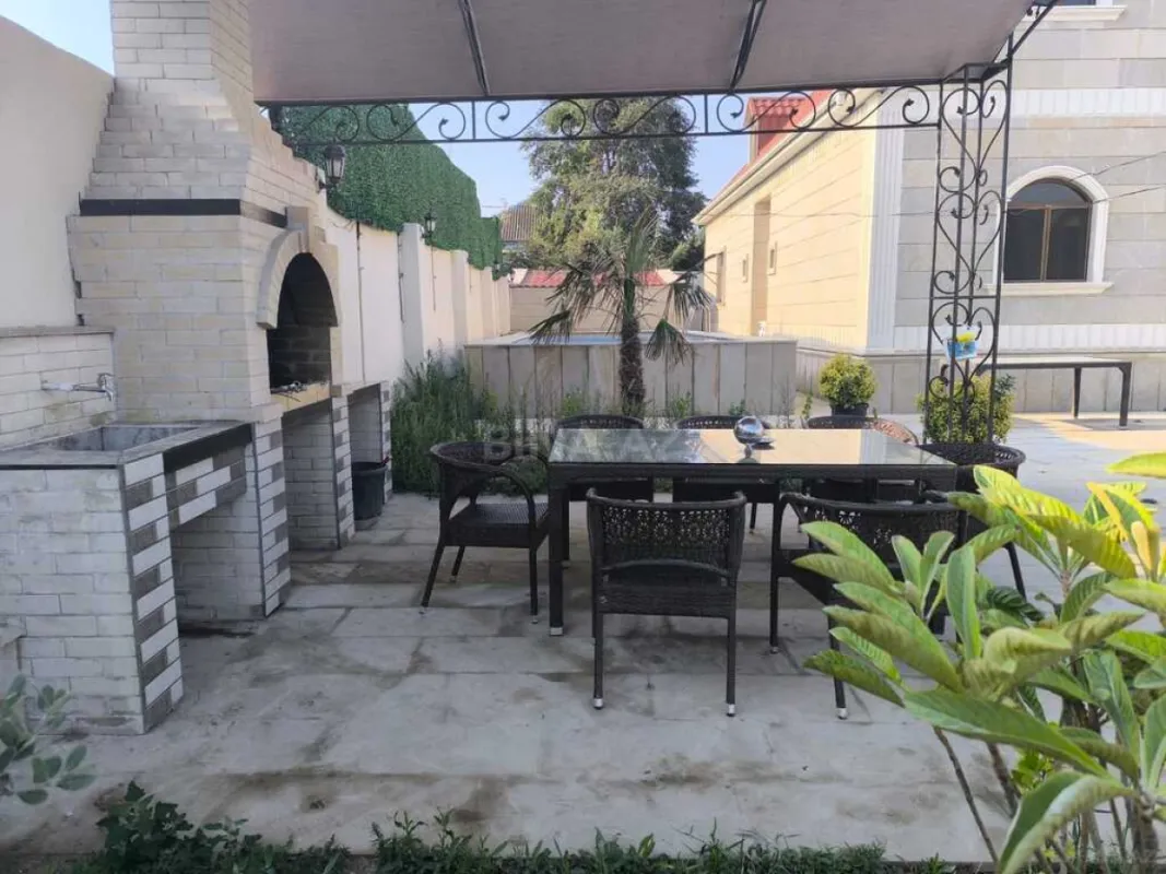 Satılır 7 otaqlı həyət evi 272 m²