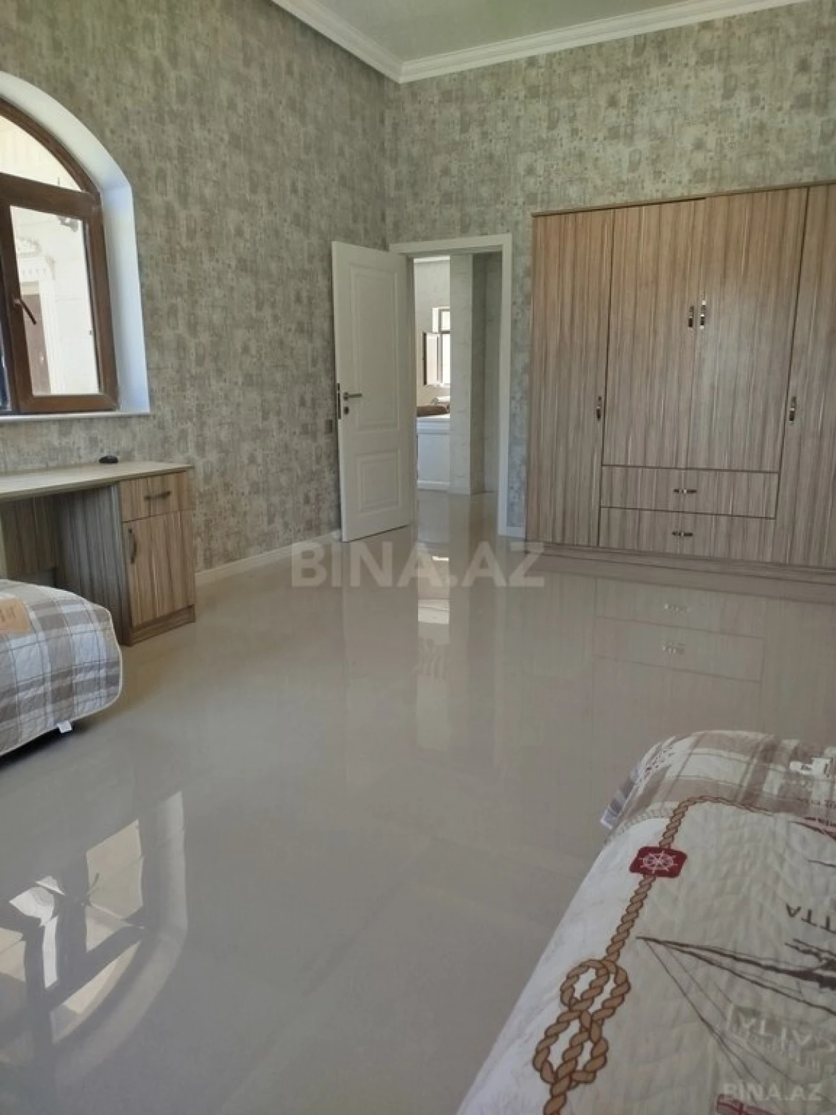 Satılır 7 otaqlı həyət evi 272 m²