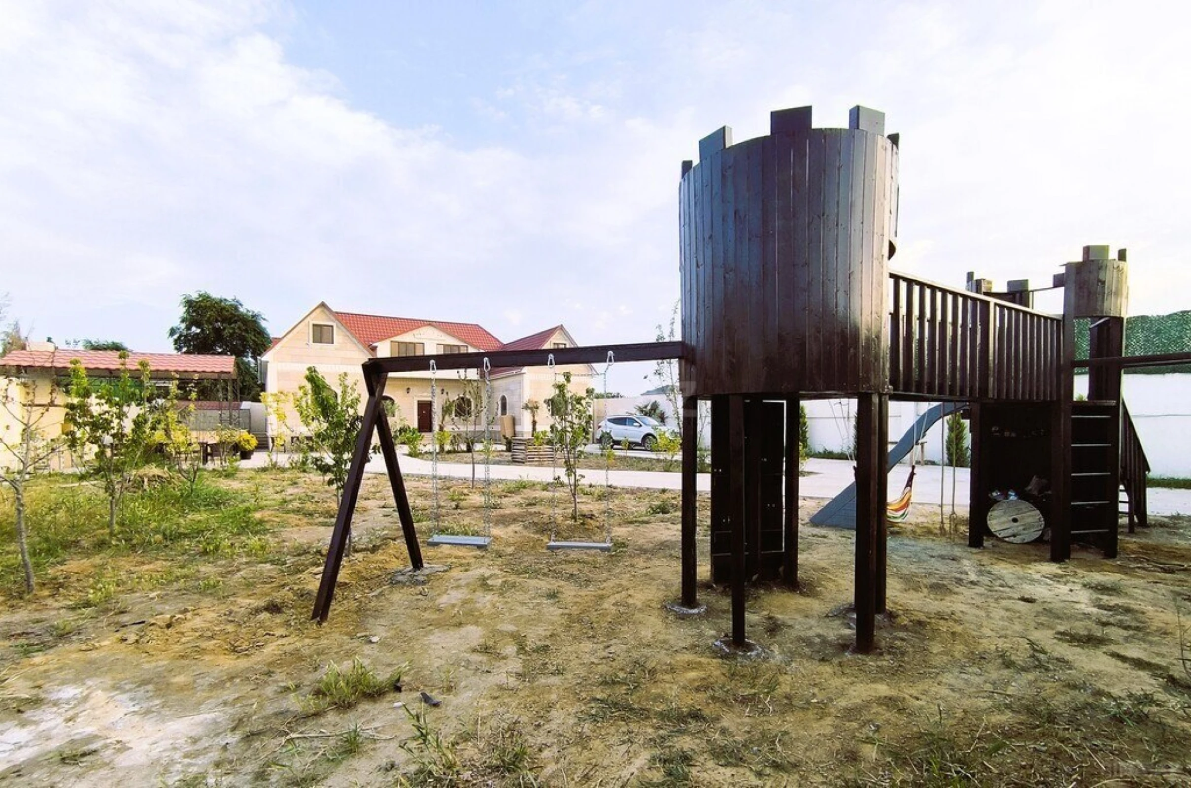 Satılır 7 otaqlı həyət evi 272 m²