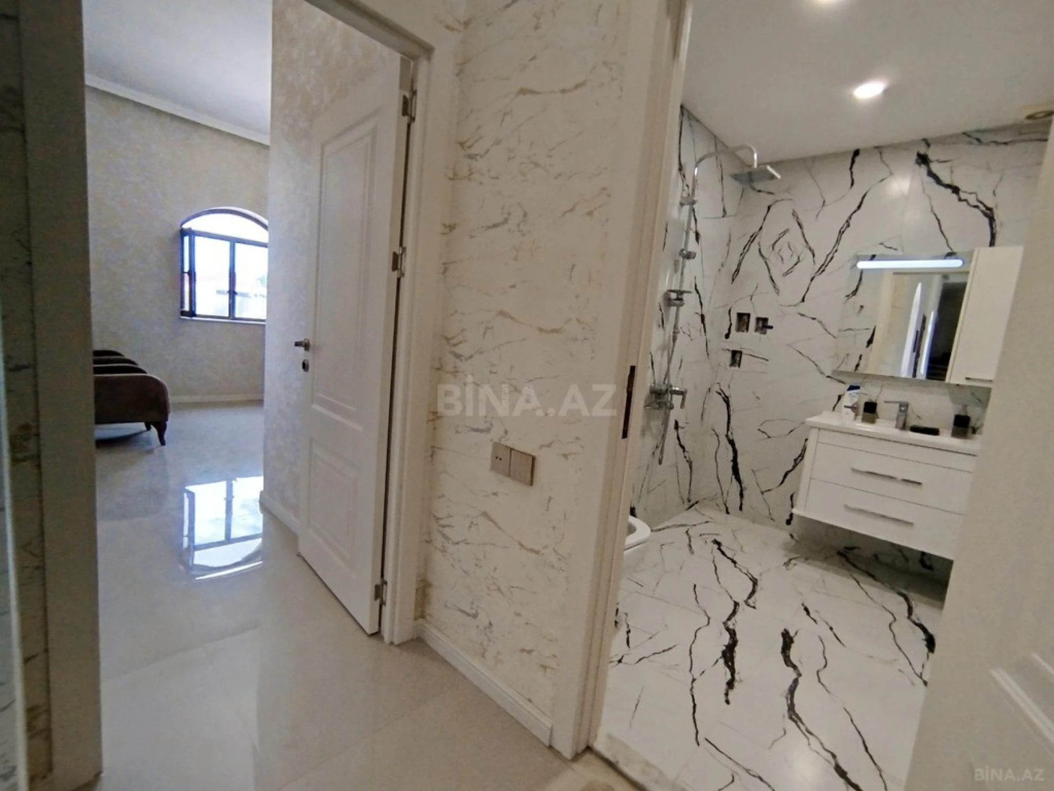 Satılır 7 otaqlı həyət evi 272 m²