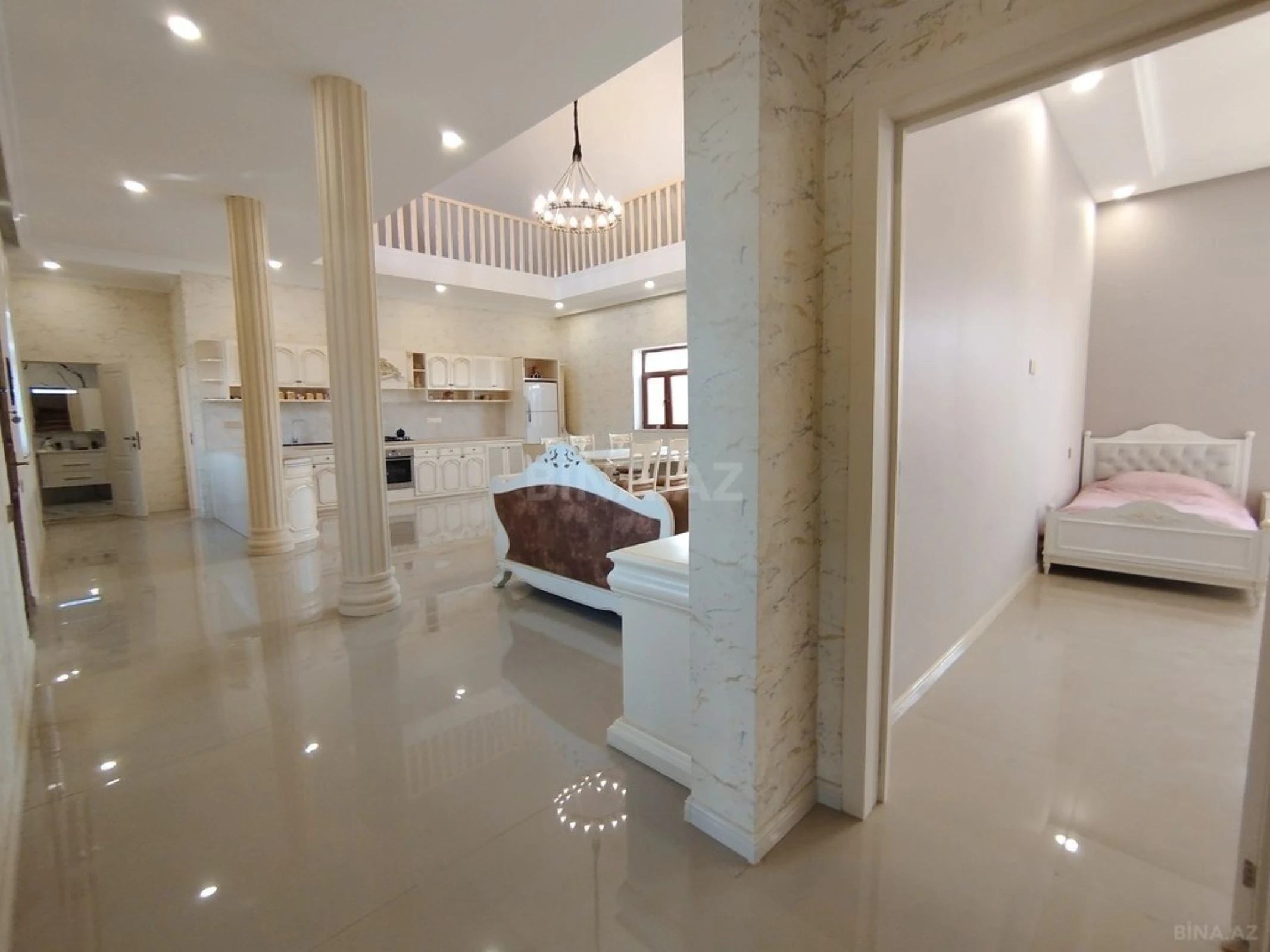 Satılır 7 otaqlı həyət evi 272 m²