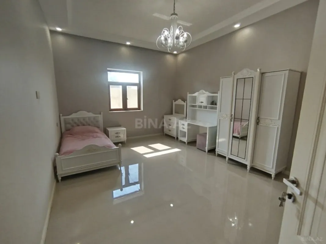 Satılır 7 otaqlı həyət evi 272 m²