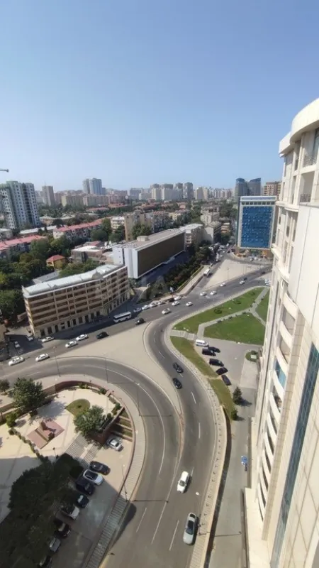 Satılır obyekt 323.6 m²