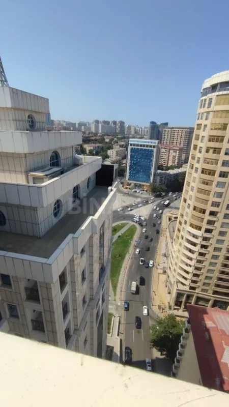 Satılır obyekt 323.6 m²