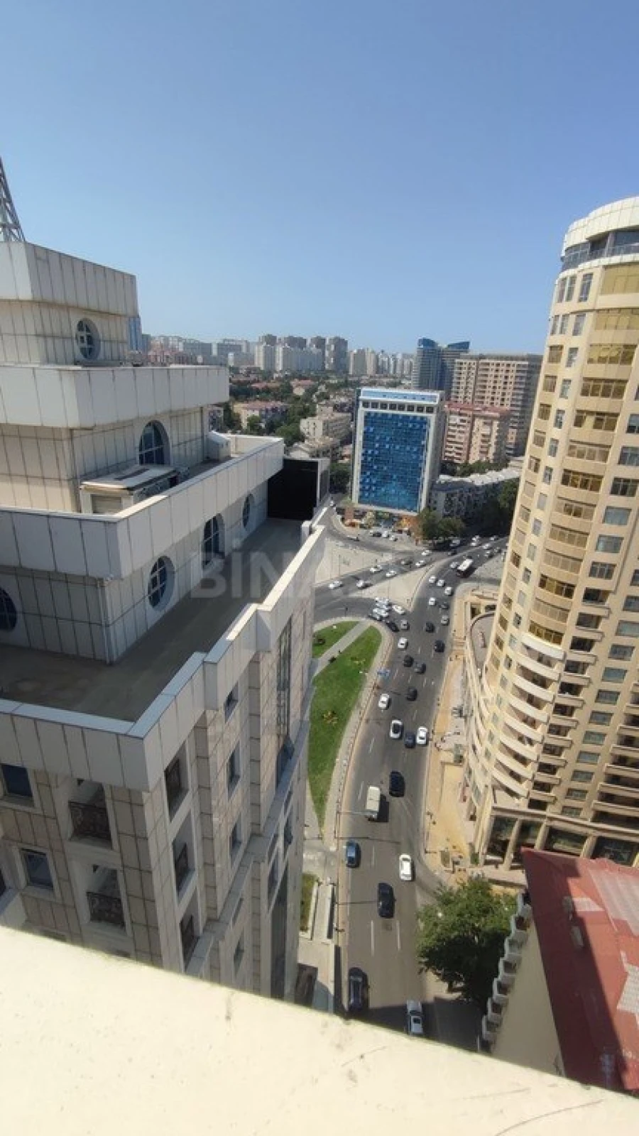 Satılır obyekt 323.6 m²