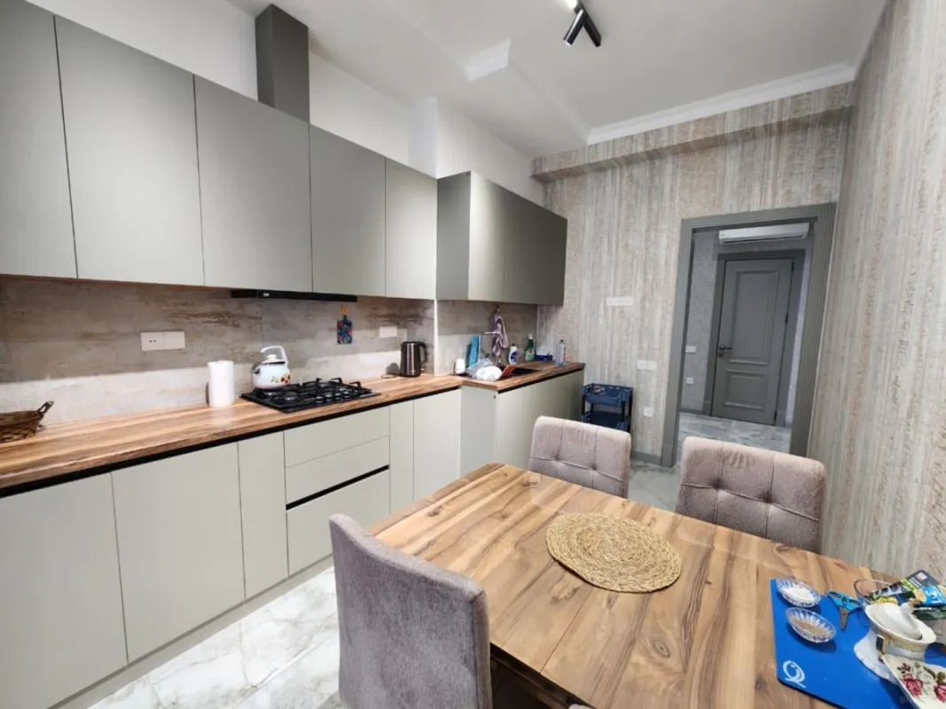 Kirayə verilir 2 otaqlı mənzil 100 m²