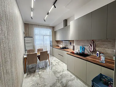 Kirayə verilir 2 otaqlı mənzil 100 m²