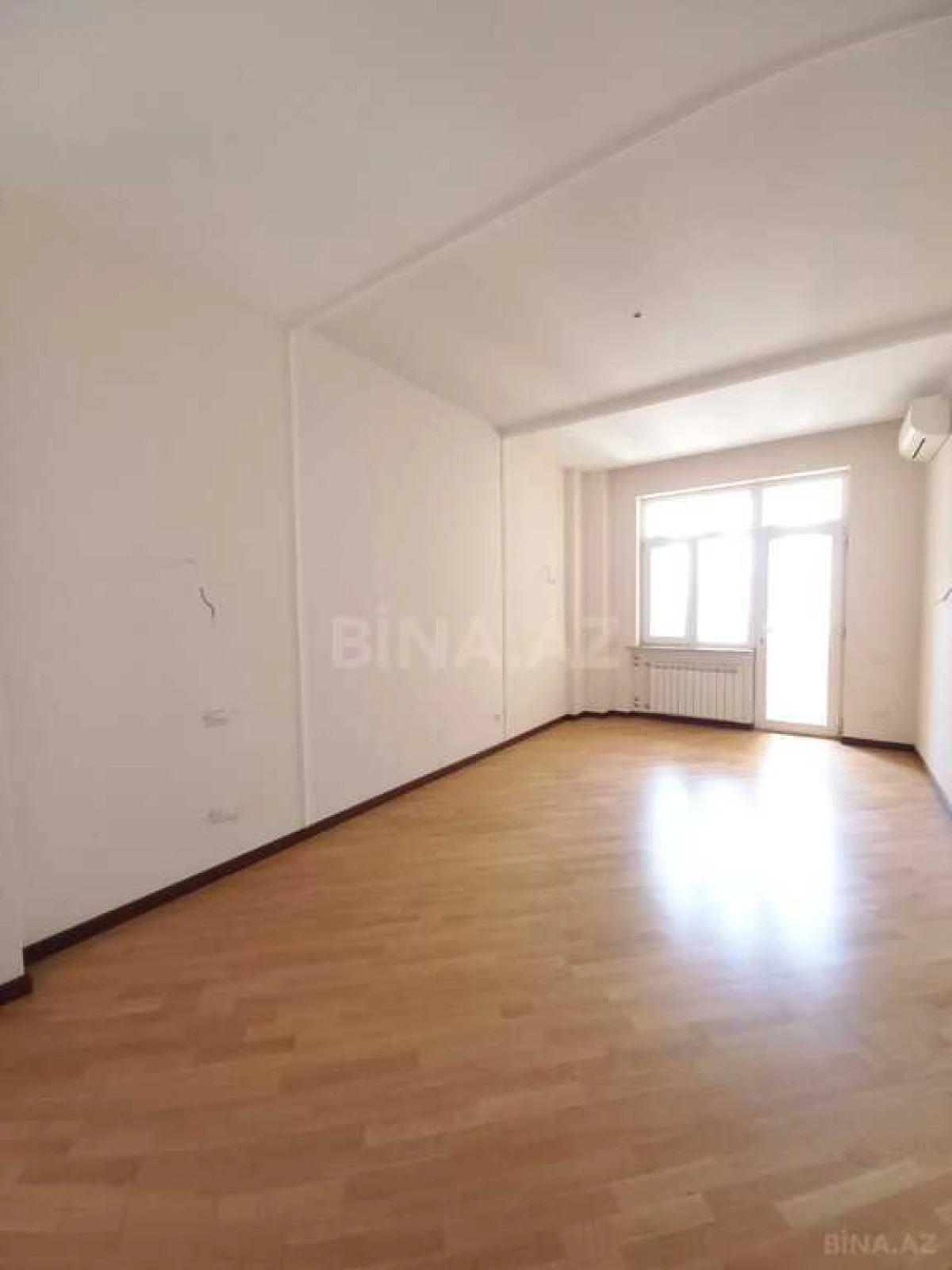 Satılır 3 otaqlı mənzil 138 m²